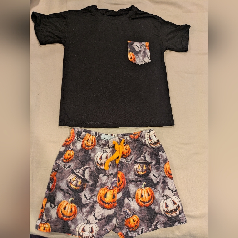 Bums And Roses Black T-Shirt and Halloween Pumpkin Shorts Set